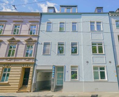 Stilvolle 3-Zimmer-Altbauwohnung in zentraler Lage von Pempelfort mit EBK