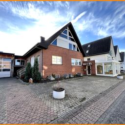 Wohnhaus mit großer Halle in ruhiger Lage von Langerwehe D´horn