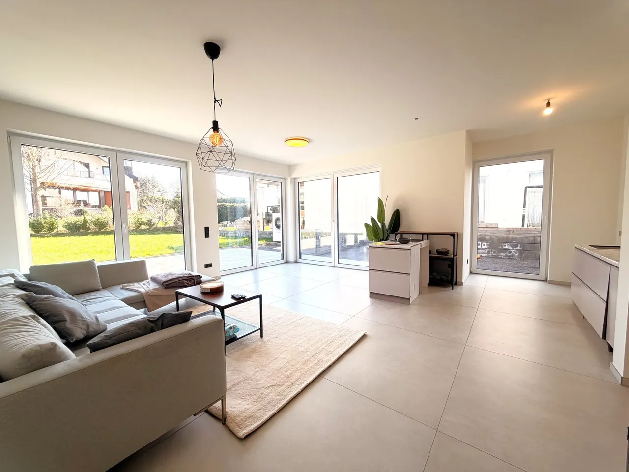 Wohnbereich mit angrenzender Terrasse