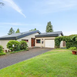 Wohnen über den Dächern – Zweifamilienhaus mit traumhafter Aussicht