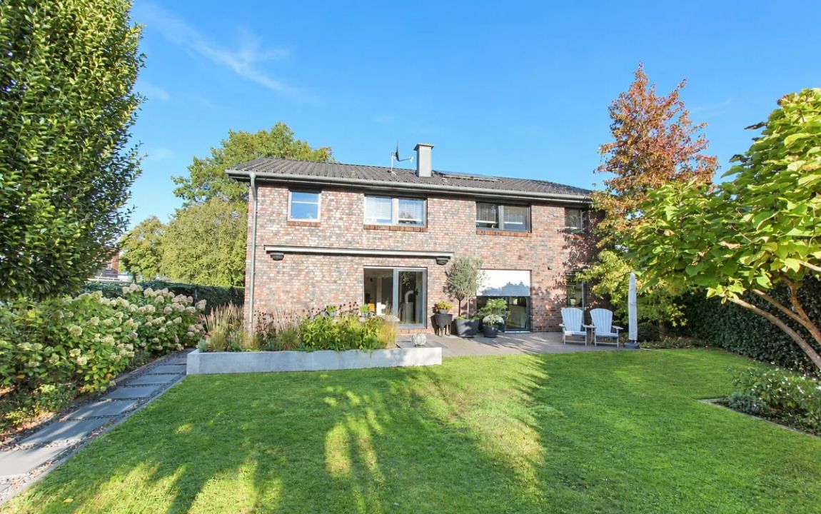 Modernes Einfamilienhaus mit hochwertiger Ausstattung und großzügigem Garten in Schwalmtal-Waldniel