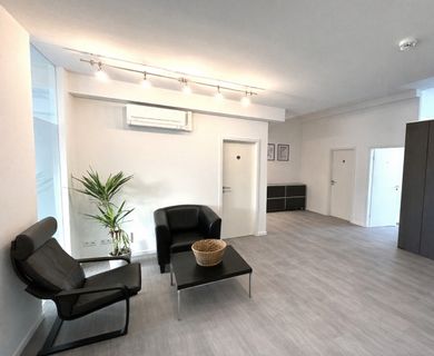 Düsseldorf-Stadtmitte! Großzügige Bürofläche! Provisionsfrei für den Mieter!