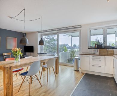 helle, sonnige ETW mit sep. Gäste Apartment nähe Seestern (in Lörick) !