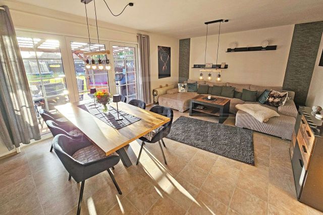 Wohn-/Essbereich WG I