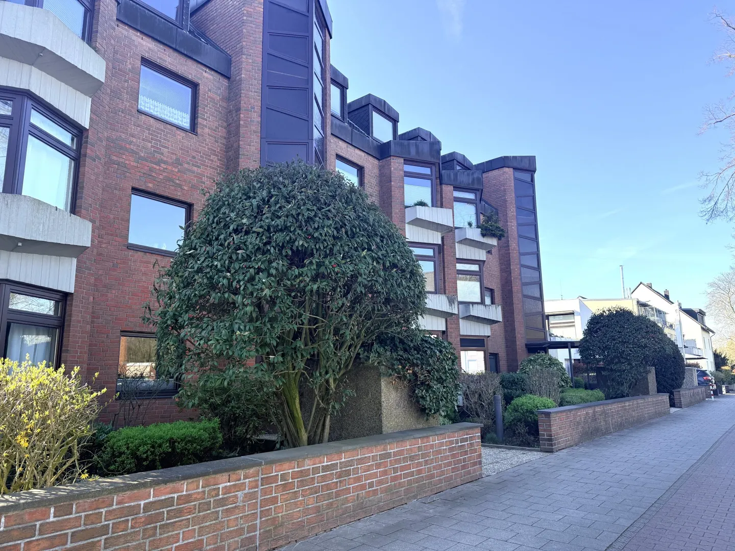 Seltene Gelegenheit in Kaiserswerth: Wohnung mit Kamin und Garten!