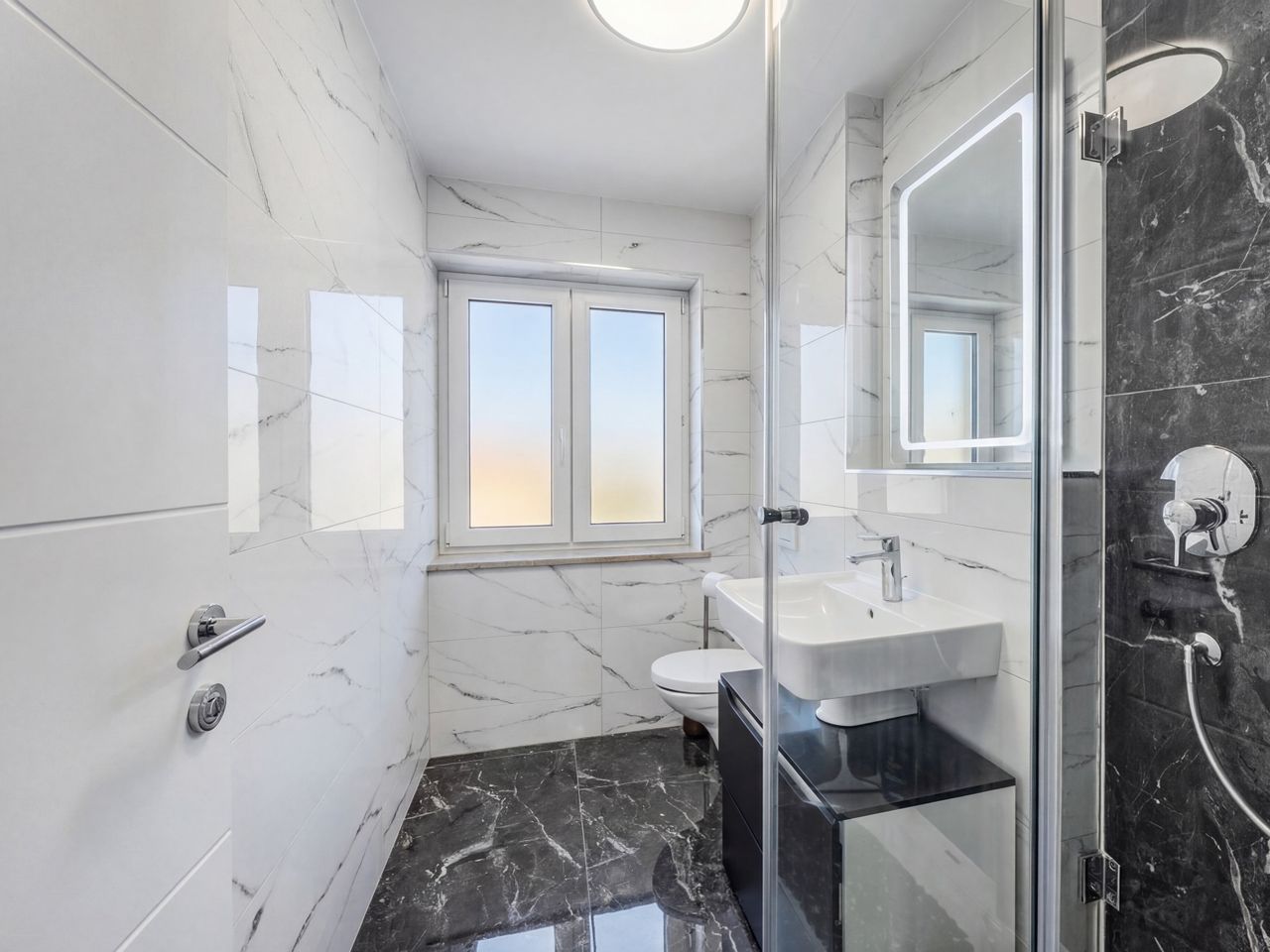 Badezimmer im Erdgeschoss