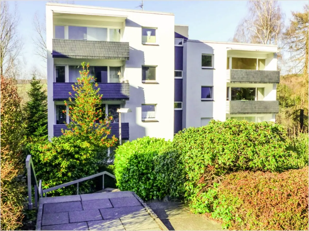 Sehr gepflegte Wohnanlage mit Wohnung im 2. OG