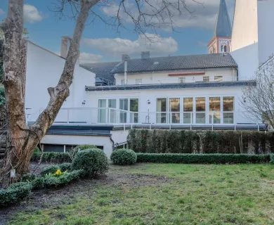 Direkt im Zentrum: 4-Zimmer-Wohnung mit großzügiger Terrasse und viel Wohnfläche