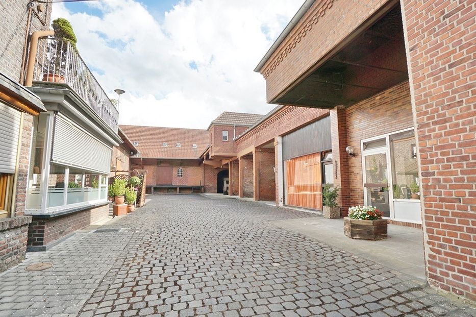 ... mit Lagerhallen und LL