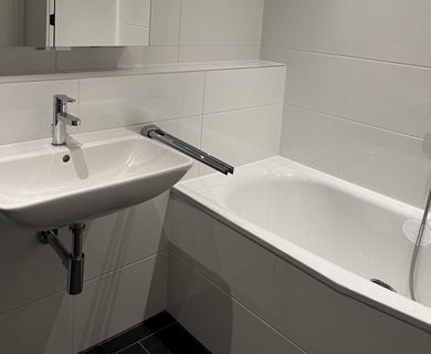 Moderne Neubauwohnung mit Loggia, Terrasse und Garten – inkl. TG-Stellplatz - Foto 5