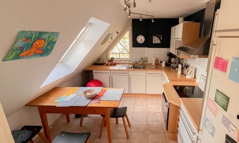 K&uuml;chen mit kleinem Essbereich