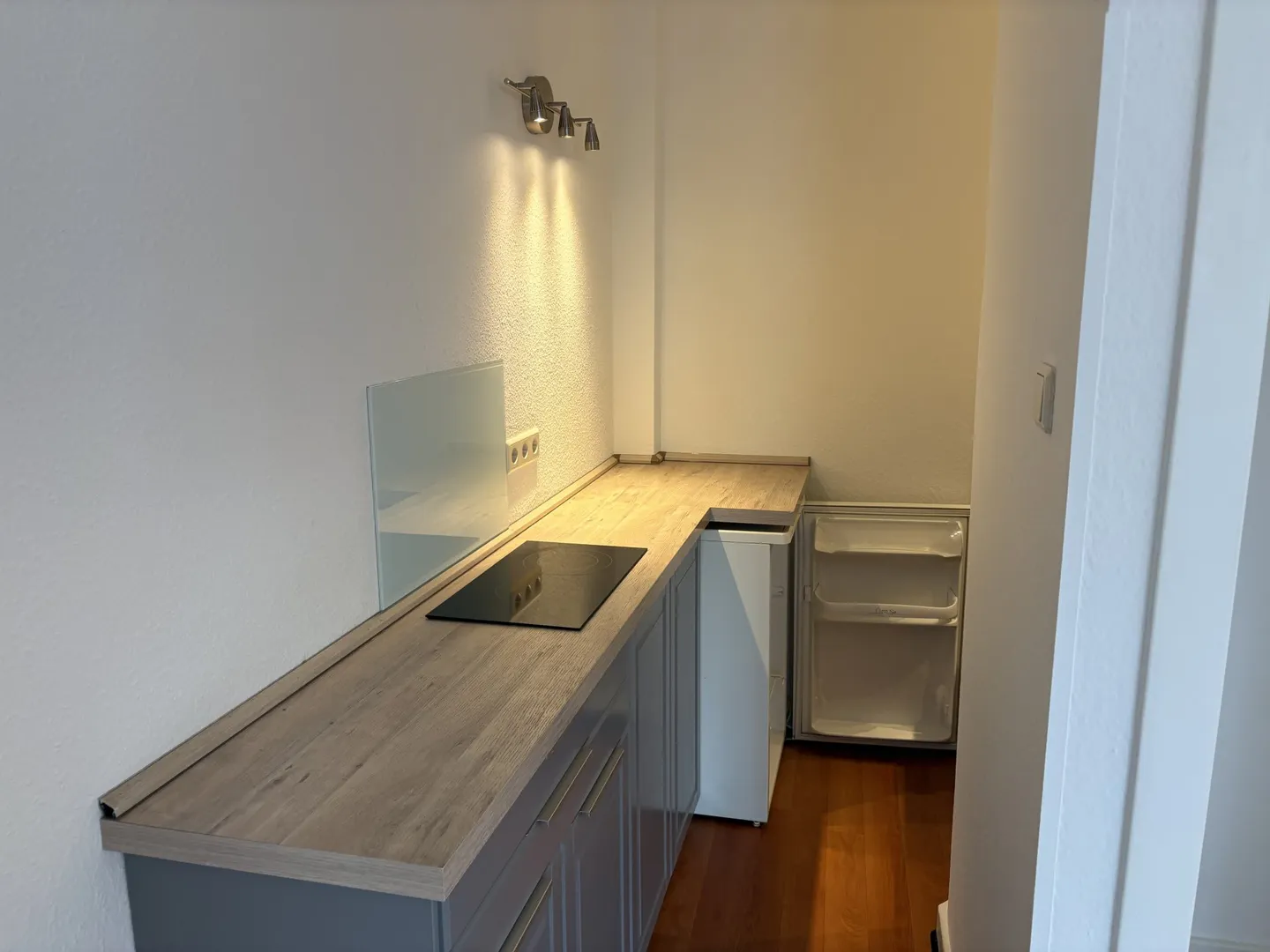 Singles aufgepasst: Helles Apartment mit Balkon und EBK direkt am Hofgarten. - Foto 2