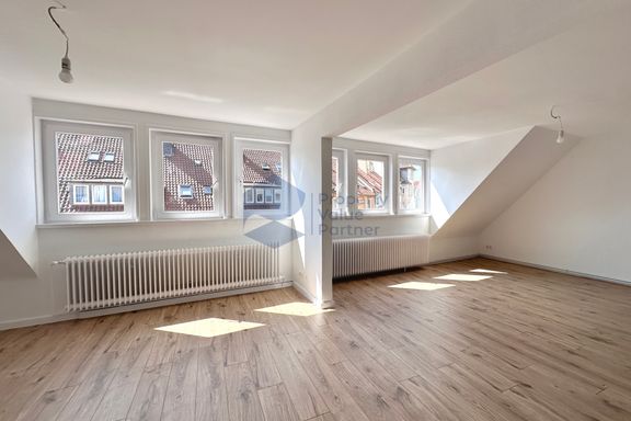 TOP Lage: 4-Zimmer-Wohnung mit gro&szlig;em Wohn- Essbereich