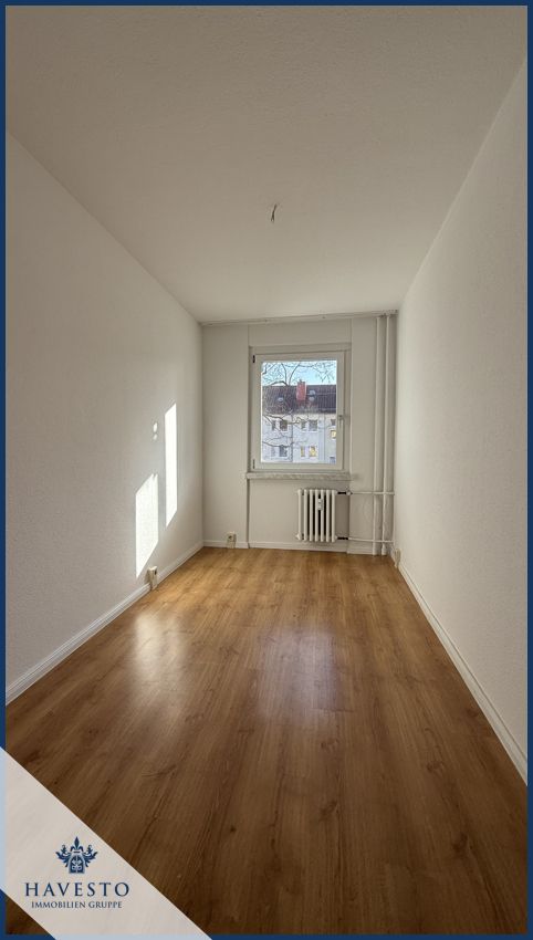 Attraktive 3-Raum-Wohnung mit Balkon in Stadtfeld-West – Einbauküche optional! - Photo 2