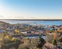 Marina und Fischereihafen in der Nähe
