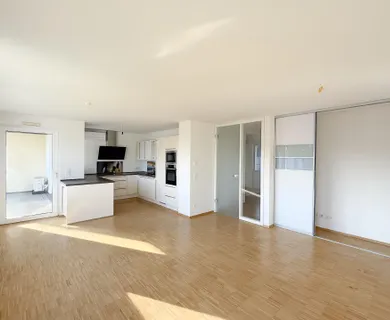 HOCHWERTIGE 4-ZIMMERWOHNUNG MIT BALKON ZU MIETEN! - Foto 4