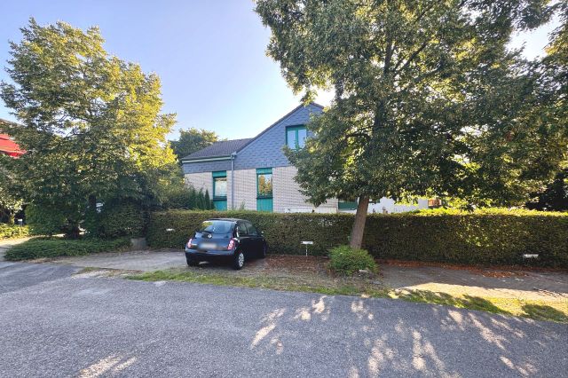 Aussenstellplätze (1 gehört zur WE)