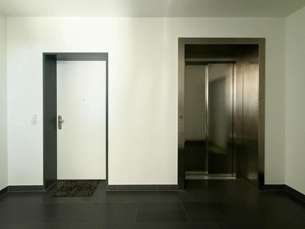 Aufzug im Treppenhaus