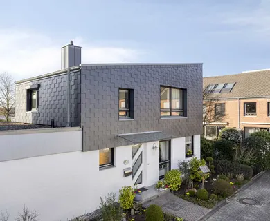 Einfamilienhaus mit sonnigem Garten und zwei Garagen im Herzen von Ratingen-Ost