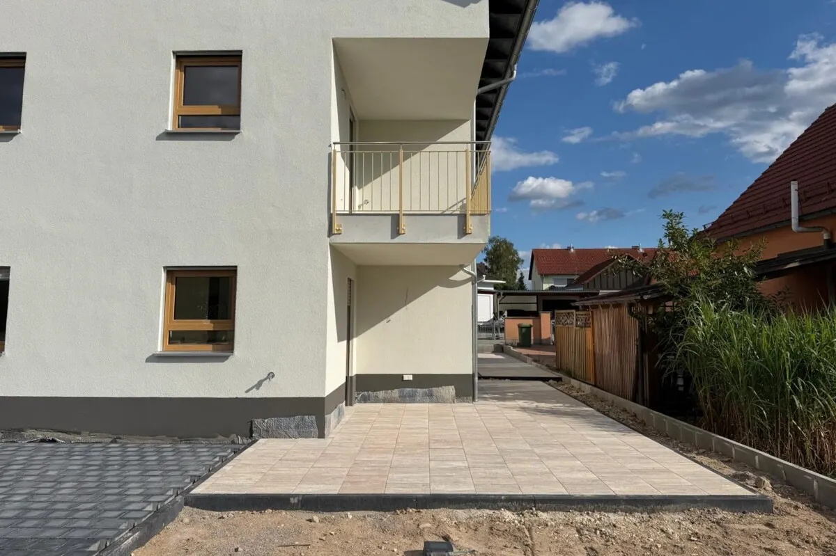 Erstbezug | 3-Zi.-EG-Wohnung mit Terrasse, Garten, Einbauküche & KfW 40 QNG