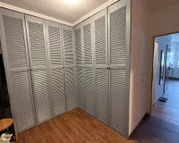 Platzsparender Einbauschrank