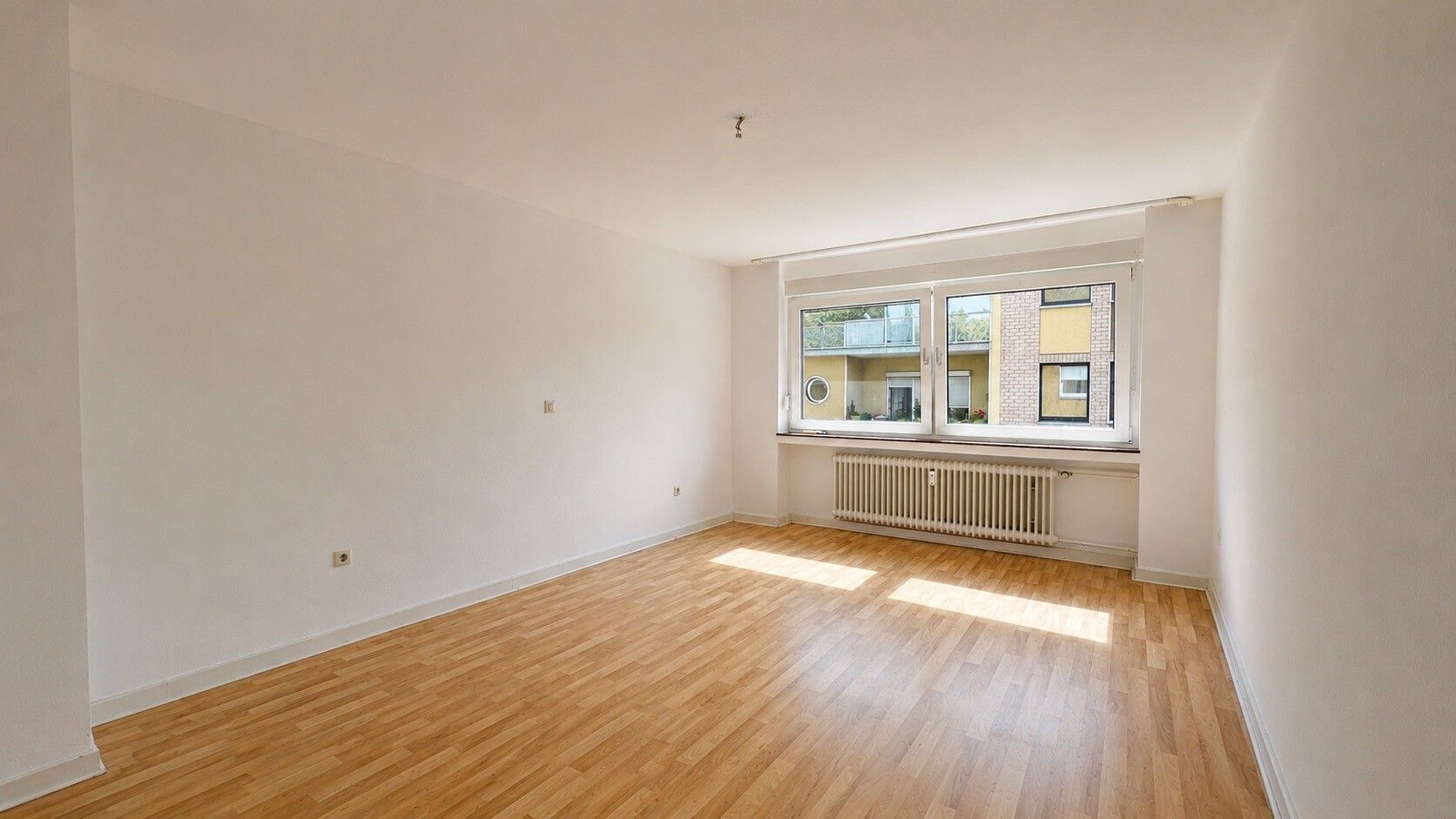 HELLE 2-ZIMMER-WOHNUNG MIT BALKON IN ZENTRALER KREFELDER LAGE ZU MIETEN!! - Foto 1