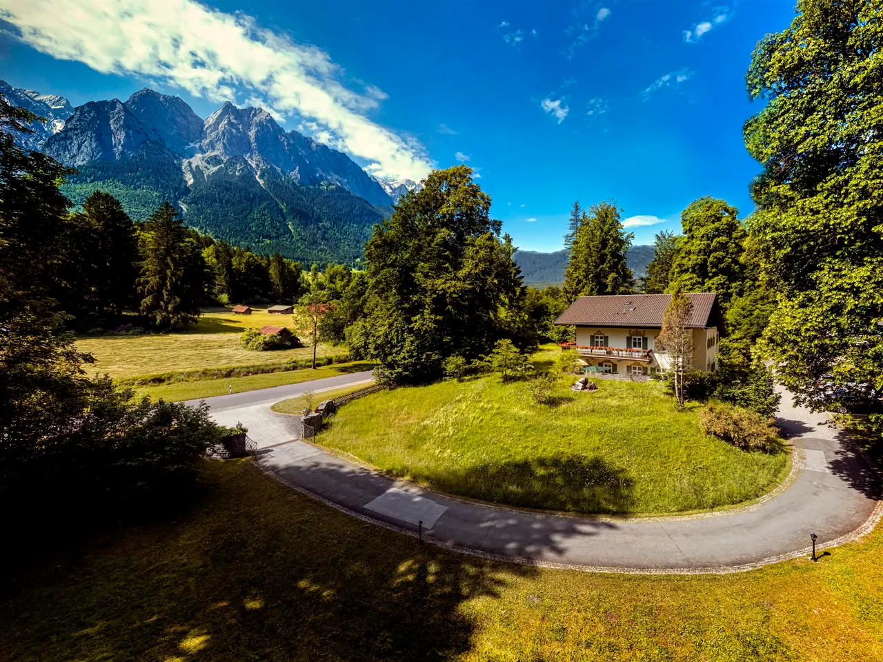 Ansicht Anwesen & Zufahrt