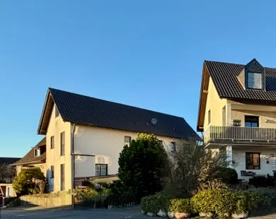 Gepflegtes Wohnensemble mit 3 Hauseingängen und 6 Wohneinheiten  vollständig vermietet