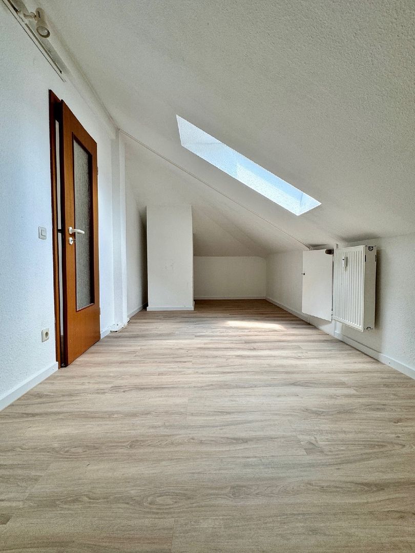 Haan Zentrum - Fußgängerzone! Großzügige Dachgeschosswohnung mit 2,5 Zimmern! - Photo 4