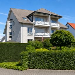 Helle Dachgeschosswohnung mit Sonnenbalkon und Weitblick
