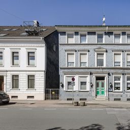 Beliebte Lage, starke Miete: Teilsaniertes Mehrfamilienhaus – vollvermietet