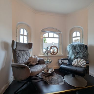 Provisionsfrei – Stilvolle luftig geschnittene Dachgeschoss-Wohnung in Meiderich