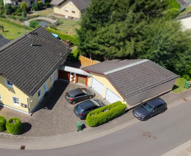 Stilvolles Einfamilienhaus mit ausgebautem Dachgeschoss, Garage & großem Garten in attraktiver Lage!