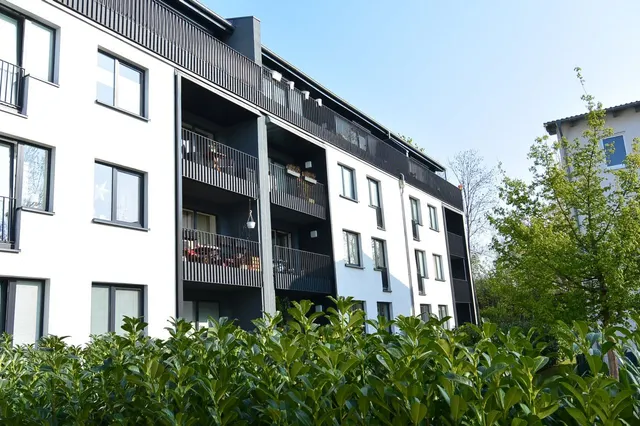 uneinsehbarer Balkon (sonnig)