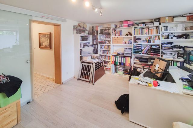 Büro EG