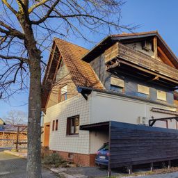 4-Familienhaus mit 2 Garagen und Carport nahe Flammersfeld!