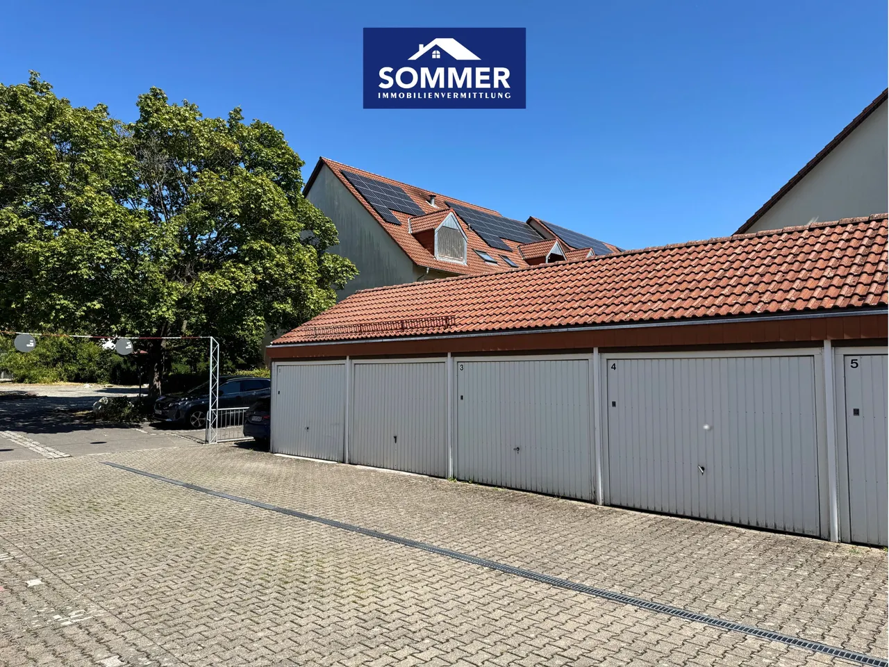 Garage neben dem Haus