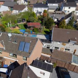 Verklinkertes Einfamilienhaus mit Innenhof & Carport in zentraler Lage von Sankt Augustin Buisdorf