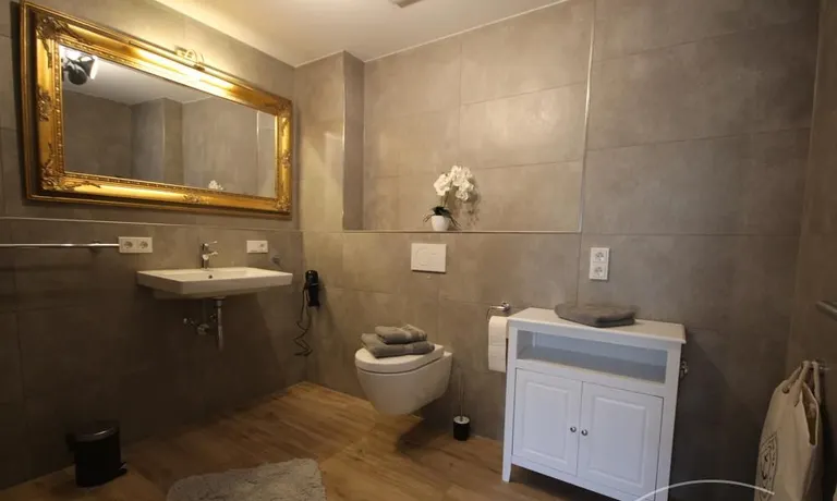 Gro&szlig;z&uuml;giges Duschbad