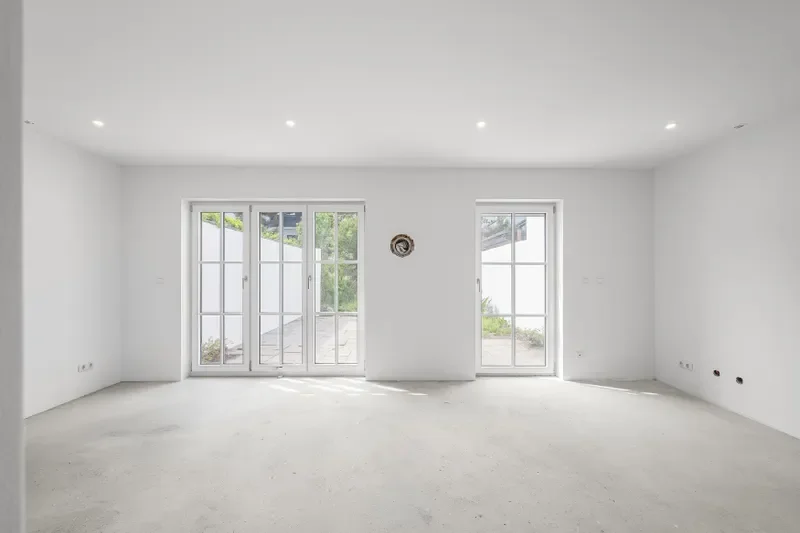 Wohnzimmer mit großen Fenster