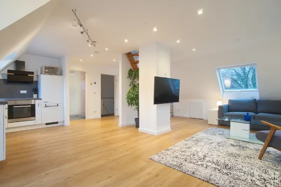 Komfortable, helle Studiowohnung mit großer Balkonterrasse am beliebten Kirchviertel, ruhig gelegen mit bester Infrastruktur