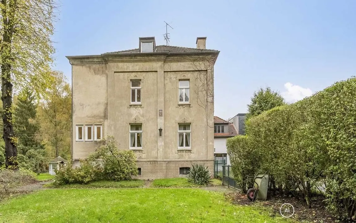 Essen-Kettwig/Heiligenhaus: Bezugsfreies Dreifamilienhaus mit Büro und Ausbaureserve