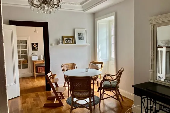 Außergewöhnliche Wohnung in herrschaftlicher Villa am Staden