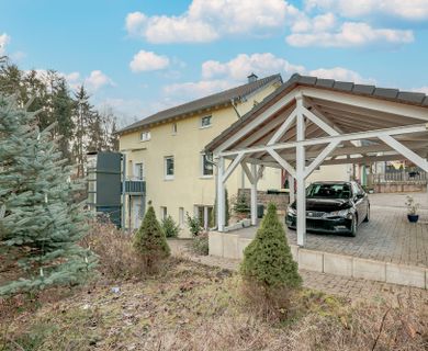 Direkt am Naturschutzgebiet! Modernes Haus mit Einliegerwohnung, Aufzug und vielen Extras!