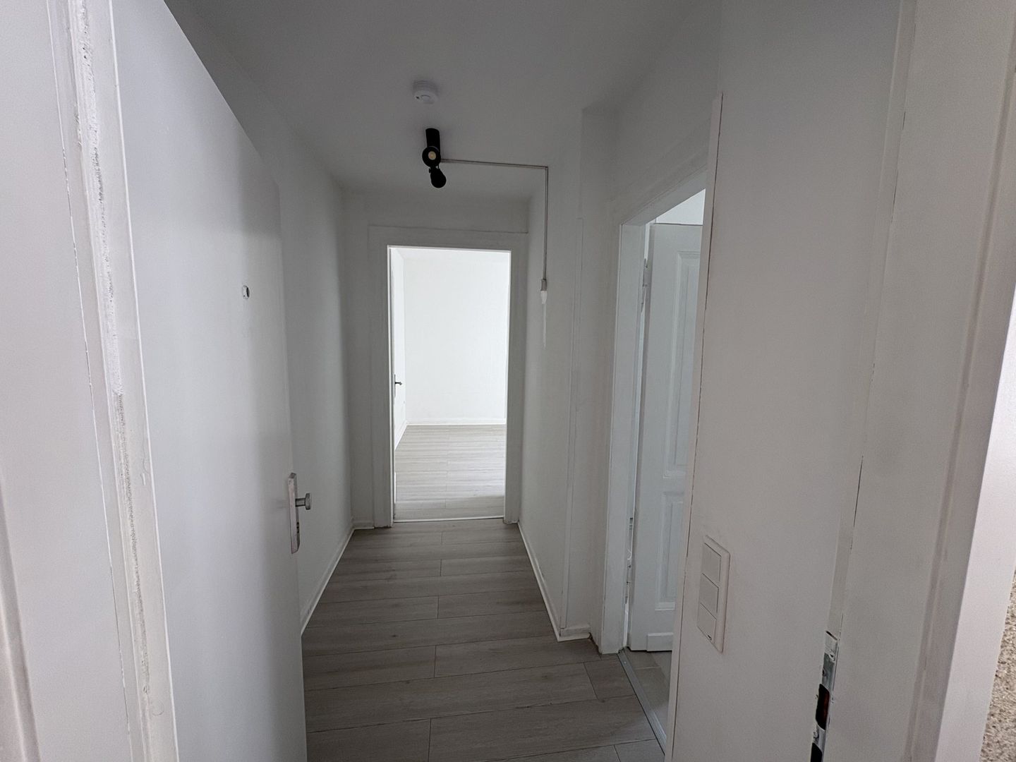 Singles aufgepasst: Saniertes Apartment mit EBK und schönem Duschbad. - Foto 4