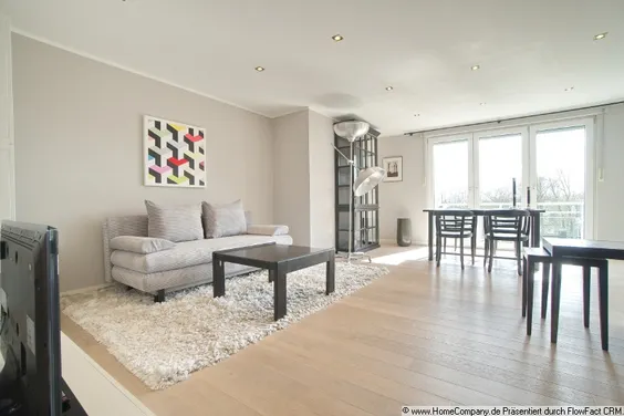 Hochwertig, stilvoll und mit vielen „Wohlfühl-Extras“ ausgestattete Luxus-Wohnung mit Balkonterrasse und Garage