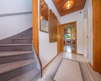 Treppe ins Obergeschoss