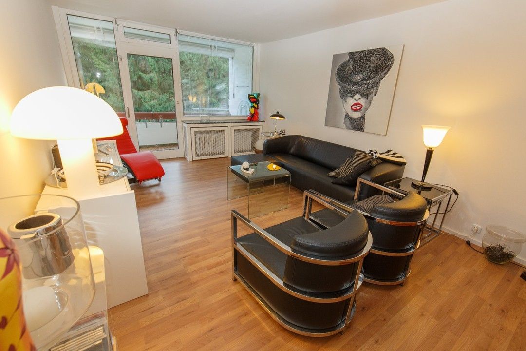 Wohnzimmer mit Balkon