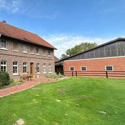 Reitanlage mit 40er Halle auf 7,3 ha zu verkaufen