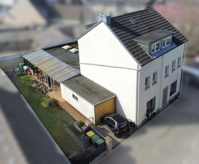 R E S E R V I E R T Wohn- und Geschäftshaus mit viel Potential und Gestaltungsmöglichkeiten